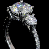 Bague de fiançailles en platine à trois pierres avec bande pavée, diamant rond, certifiée IGI, bijoux de luxe pour mariée, provenant du Gujarat