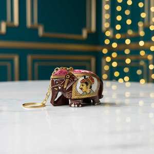 Llavero de Elefante de Madera Moderno y Sostenible, Hecho a Mano por Artesanos Indios que Reflejan la Artesanía Cultural de Alta Calidad - Product Image 2