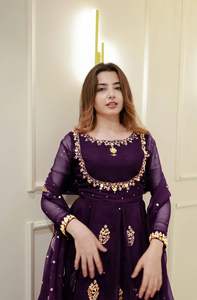 Precioso Vestido Indio Pakistaní de Tela Georgette Pura para Eventos Elegantes, Estilo Bollywood, para Bodas, Tradicional - Product Image 2