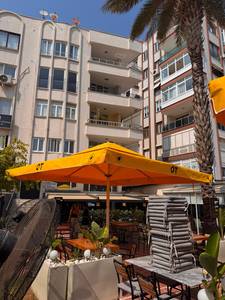 Parasol commercial d'extérieur Gold Umbrella 250*250/8 avec poteau latéral en aluminium, tissu acrylique et base en marbre pour hôpitaux et entrepôts - Product Image 2