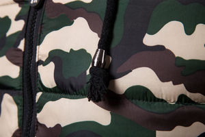 Abrigo acolchado de manga larga con los últimos diseños personalizados para hombre con bolsillo con cremallera y capucha con cordón hecho de lona en Pakistán - Product Image 5