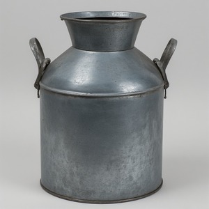 Boîte de lait galvanisée vintage de ferme classique avec une finition grise élégante idéale pour les cuisines, les cafés de jardin en plein air et les espaces rustiques - Product Image 4