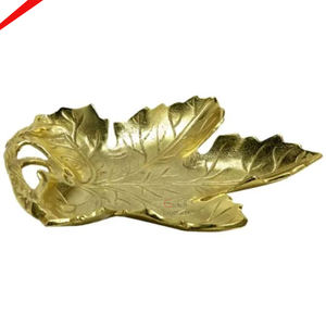 Plato de servicio con acabado dorado de diseño de hoja de alta calidad para restaurante - Product Image 3