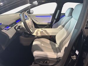 Berline P7 PLUS 2025 d'occasion en excellent état, transmission automatique, 313 CV, à vendre - Product Image 4