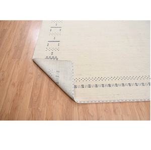 Tapis Gabbeh en laine tissé à la main, motif tribal crème avec accents bleus, taille personnalisée, tapis de sol blanc, décoration intérieure confortable - Product Image 1
