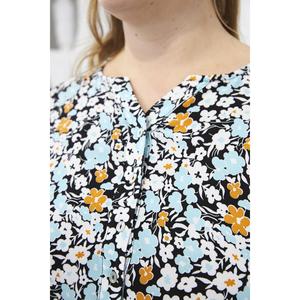 Blusa con cuello mandarín y estampado de margaritas azules para mujer, talla grande, de RMG, top cómodo de tela de viscosa - Product Image 3