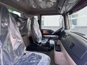 Sinotruck Howo Tx 8x4 Hand Drive Dump Truck untuk dijual truk Tipper 12 roda dengan kapasitas 30-50 ton untuk transportasi - Product Image 2