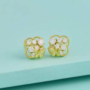 Pendientes de Mariposa y Corazón Chapados en Oro Hechos a Mano para Regalo de Mujer y Ocasiones de Boda - Product Image 1