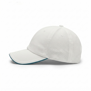Casquette de golf en microfibre perforée blanche à 6 panneaux avec logo brodé, ajustement réglable, en tissu maillé, style décontracté, respirante - Product Image 2