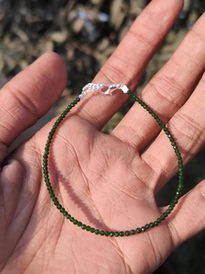 Delicada Pulsera de Cuentas Redondas Facetadas de 2 mm con Baño de Plata y Esmeralda, Piedra de Nacimiento de Mayo, Regalo para Fiestas - Product Image 3