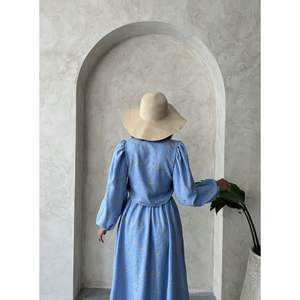 Blusas de Mujer con Cierre de Lazo Bordado en la Parte Delantera, Disponibles al por Mayor - Product Image 3