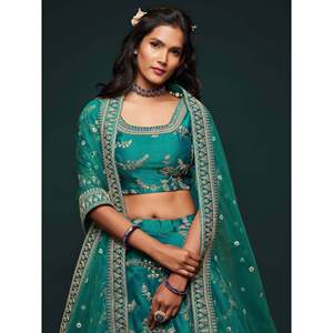 Magnífico Lehenga Choli de Seda con Bordado de Hilo Verde para Bodas, con Detalles Intrincados de Bordado - Product Image 2