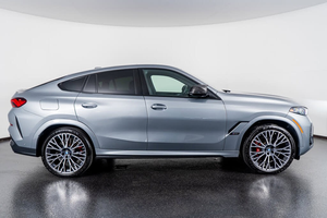 BMW X6 XDrive 40i AWD 2024 d'occasion, conduite à gauche, sièges en cuir, caméra de recul, écran tactile, phares au xénon - Product Image 3