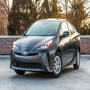 Toyota Prius Sedán 1.8 Híbrido Automático Usado 2019-2026, 5 Asientos, Faros LED, Neumáticos R17, Emisión Euro VI, Interior de Tela, En Venta - Product Image 4