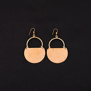 ต่างหูห่วงแฟชั่นพระจันทร์ครึ่งดวงขนาด70x40มม - Product Image 2
