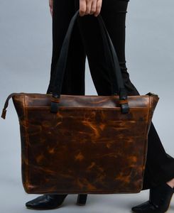 Sac à main en cuir de crocodile authentique à la demande pour les femmes Style polyvalent pour les sorties décontractées événements ou dîners en soirée - Product Image 1