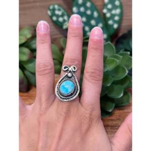 Anillo coleccionable de turquesa y plata de ley con motivos culturales navajo, talla 5.75 - Product Image 2