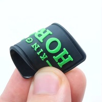 Badges en caoutchouc lumineux pour vêtements, vente en gros, logo personnalisé en relief 3D, patchs en PVC souple qui brillent dans le noir pour vêtements