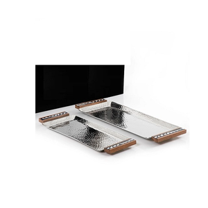 Elegante bandeja de servicio de metal chapado en plata con mango de metal dorado Apta para lavavajillas y duradera para fiestas y cenas - Product Image 2