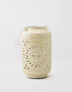 Farol Metálico Hecho a Mano con Diseño Moderno y Forma Única para Ramadán, Fiestas, Ceremonias, Acción de Gracias y Decoraciones Navideñas - Product Image 3