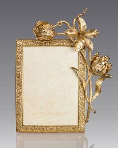 Handmade exquisite metal <b>glass</b> <b>photo</b> <b>frame</b> with intricate artistic detailing for premium home decoration styles - Product Image 6