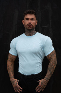 Vente en gros de vêtements en vrac T-shirts pour hommes bleu clair à col rond flammé 100% coton respirant T-shirt de gymnastique et d'entraînement avec logo personnalisé pour hommes - Product Image 2