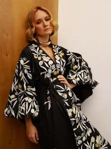 Belles robes ukrainiennes brodées ballon à manches longues longueur midi robe de fête de créateur dernière Ukraine brodée à la main - Product Image 4