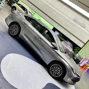 Vehículo Híbrido Enchufable Sedán de Cuatro Puertas y Cinco Plazas, 100 km de Autonomía, Modelo 2025 - Product Image 3