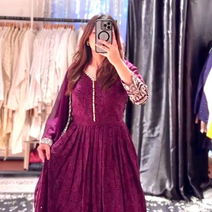 Festival Wear Collection Dernière Designer Faux Georgette Fil & Séquence Broderie & Dentelle Bordure Robe De Travail Pantalon Avec Dupatta - Product Image 2