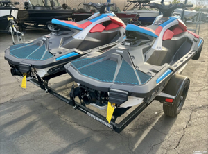 Jet ski Yamaha 2025 modèle DLX, moteur 2 temps, 3 places, 226-300 CV, aluminium et plastique, pour application automobile - Product Image 2