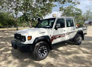 Toyota Land Cruiser 79 2.8 - Product Image 5