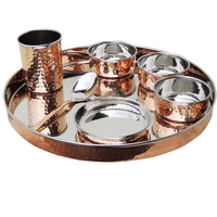Ensemble de thali en cuivre antique avec 7 pièces, fabriqué à la main, respectueux de l'environnement, personnalisable, assiette royale décorative pour usage hôtelier