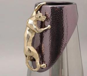 Superbe vase à fleurs gris avec un accent de tigre doré Pièce maîtresse de décoration élégante parfaite pour le salon, la chambre ou le bureau - Product Image 3