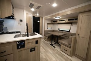 Remolque de Camping Mini RV Moderno de Alta Calidad 2025, Estándares Australianos, Caravana 4x4 en Venta, Capacidad para 6 Personas, Económico - Product Image 5