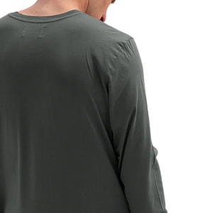 Camiseta de Manga Larga para Hombre, Color Verde Bosque, 100% Algodón Orgánico de Lujo, Cuello en V, Preencogida, Certificada por GOTS, Premium, Transpirable - Product Image 5