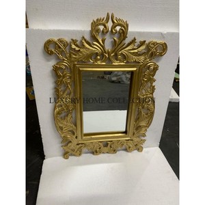Lujoso Marco de espejo de pared de diseño de metal antiguo con detalles artesanales y un acabado metálico cepillado para una decoración clásica - Product Image 1