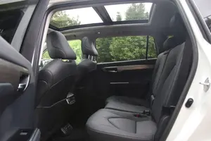 2025 Highlander Usado, Sedán AWD, Motor Turbo 4L, Asientos de Cuero, Neumáticos R18, Opciones Traseras Oscurecidas - Product Image 2