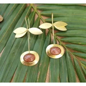 SOUMYA CREATIONS Pendientes de tuerca geométricos de latón chapado en oro de 18 quilates con piedra lunar arcoíris para mujer, joyería de moda para fiestas - Product Image 4