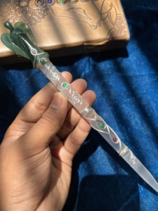 Estatuilla de Ángel de Aventurina verde hecha a mano con varita de cristal de selenita, energía curativa, estilo Feng Shui, regalo espiritual de Reiki - Product Image 2