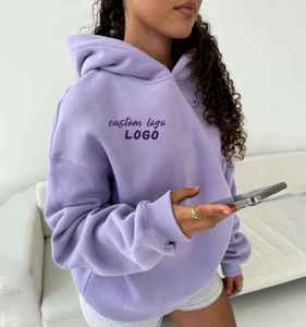 Pull à capuche élégant pour femmes en tissu polaire doux, parfait pour le confort hivernal et la mode de rue quotidienne. - Product Image 1