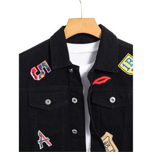 Veste en jean décontractée noire unique pour homme avec patchs brodés, simple boutonnage, technique délavée pour la saison d'automne - Product Image 6