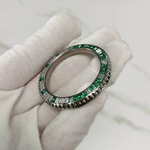 Luxira Jewels, pierre de moissanite verte transparente de luxe sur mesure, pierre baguette, acier inoxydable, sertissage artisanal, remplacement 40 mm, noir et blanc - Product Image 3