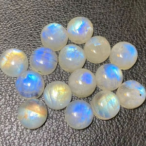Pierre de lune arc-en-ciel naturelle de qualité supérieure polie à la main calibrée couleur blanche Cabochon bleu feu 3-5 pierres précieuses en vrac - Product Image 1