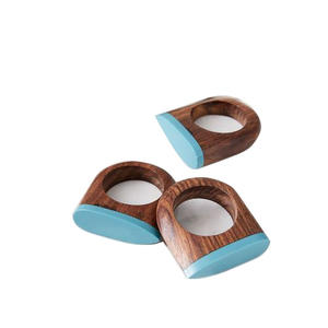 Porte-serviettes décoratif en cristal perlé, façonné à la main, avec finition personnalisée pour restaurants et services de traiteur. - Product Image 6