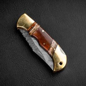 Cuchillo de bolsillo plegable de acero de Damasco hecho a mano personalizado profesional con Funda de cuero y mango de madera - Product Image 6