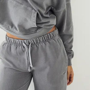 Sweat à capuche tendance pour femmes / Service OEM pour les acheteurs en gros, texture lisse, sensation moderne avec conception de logo et prix avantageux - Product Image 3