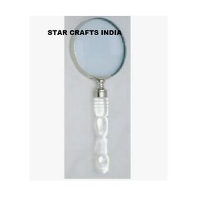 กระจกขยายเรซินดีไซน์วินเทจสำหรับใช้ในสำนักงานสินค้ามาใหม่แว่นขยายทรงกลมพร้อมที่จับไม้ - Product Image 1