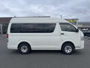 Vente rapide : Toyota Hiace Van 2022 d'occasion, conduite à gauche, sièges en tissu, toit ouvrant, phares LED - Bon état - Product Image 2