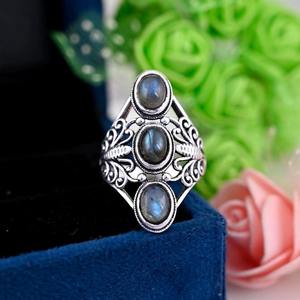 Bague de fiançailles de style bohème classique en argent sterling 925 avec pierre précieuse labradorite, faite à la main, cadeau de mariage ou de fête - Product Image 3