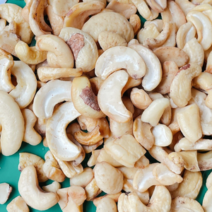 Usine directement noix de cajou W320 noix de cajou Kaju Badam 1Kg avec emballage personnalisé de Santigo - Product Image 1